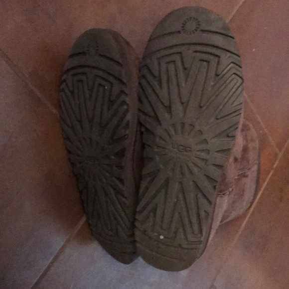 UGGS - Picture 3 of 3
